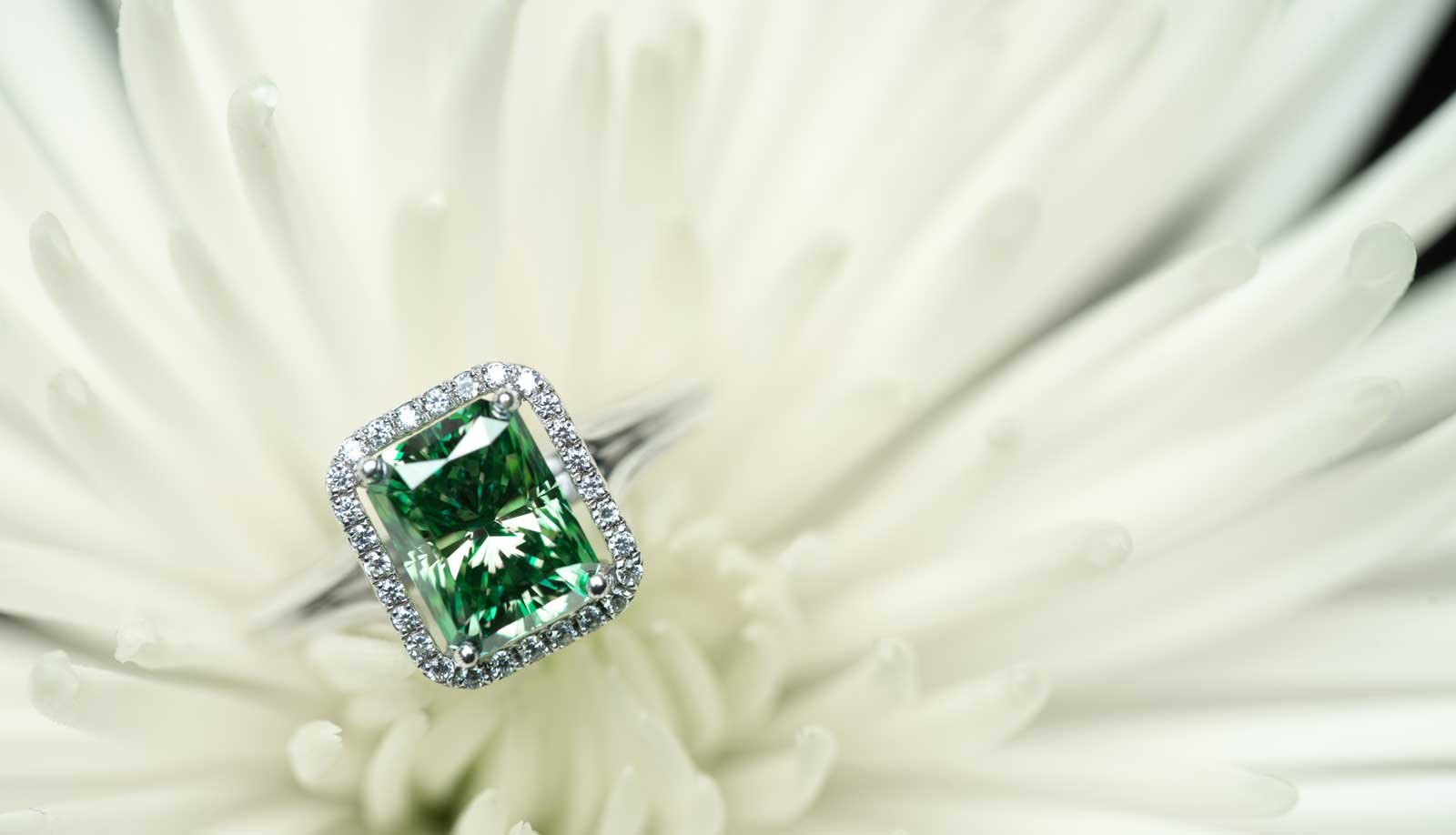 diamond-ring-with-green-stone