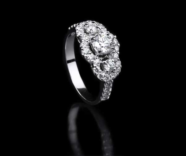 diamonds-by-doron-sarasota-diamond-engagement-ring-5-stones